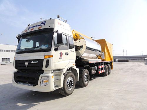 JC812瀝青碎石同步封層車(chē) 3 (2).jpg